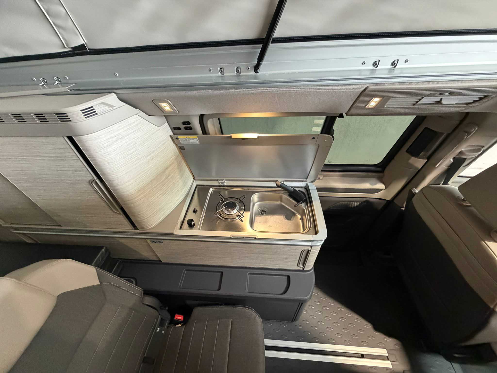 NN023_VW_T7_California_Bicolour_White_Avery_Blue-9